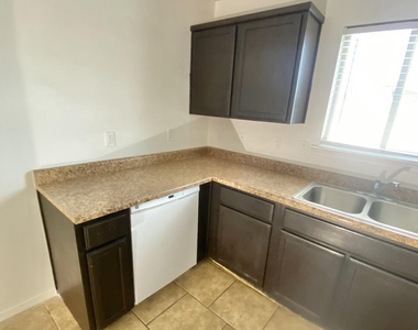 9228 San Lorenzo Avenue - Photo Thumbnail 4