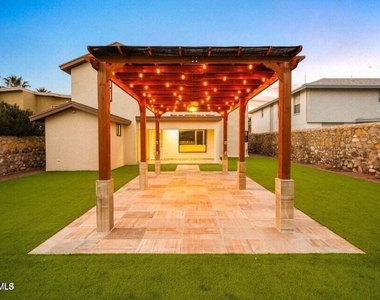 7216 Desert Jewel Drive - Photo Thumbnail 9
