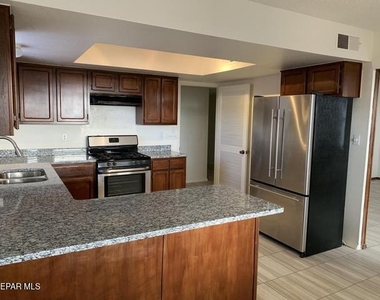 609 Alicante Way - Photo Thumbnail 3