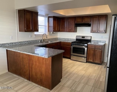 609 Alicante Way - Photo Thumbnail 4