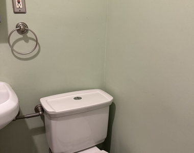 961 Hancock Avenue - Photo Thumbnail 7