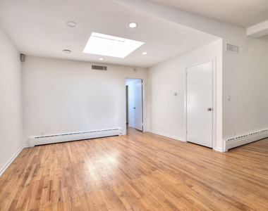 208 Bayberry Lane - Photo Thumbnail 10