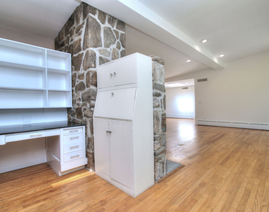 208 Bayberry Lane - Photo Thumbnail 8