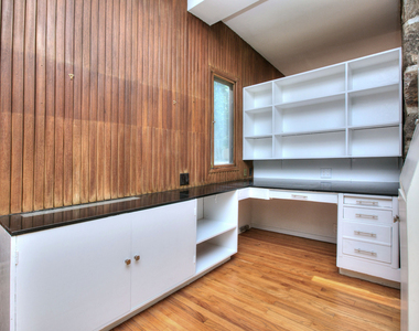 208 Bayberry Lane - Photo Thumbnail 7