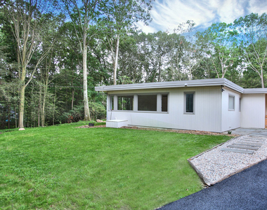 208 Bayberry Lane - Photo Thumbnail 5