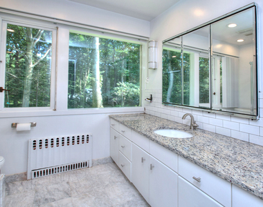 208 Bayberry Lane - Photo Thumbnail 15