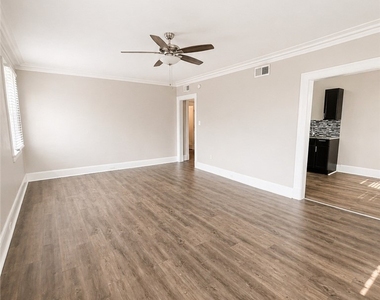 2123 Shady Avenue - Photo Thumbnail 1