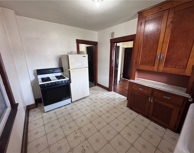 17 Sumner Ave - Photo Thumbnail 7