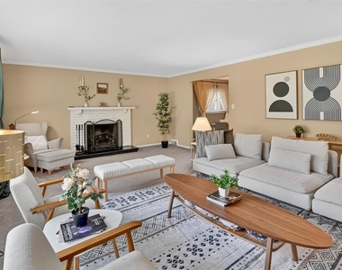 462 Greenhurst Dr - Photo Thumbnail 5