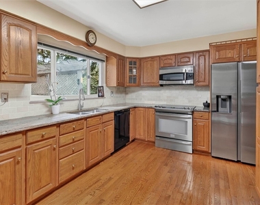462 Greenhurst Dr - Photo Thumbnail 14