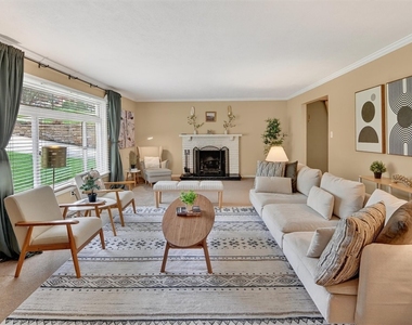 462 Greenhurst Dr - Photo Thumbnail 6