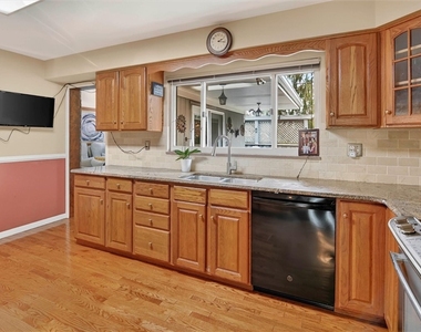 462 Greenhurst Dr - Photo Thumbnail 12