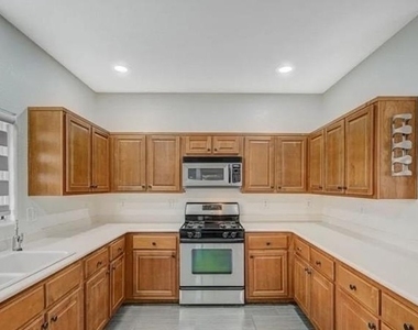 1684 Spotted Wolf Avenue - Photo Thumbnail 4