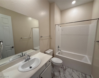 208 Bellini Peak Avenue - Photo Thumbnail 6