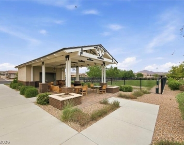 208 Bellini Peak Avenue - Photo Thumbnail 10