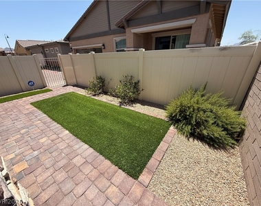 208 Bellini Peak Avenue - Photo Thumbnail 8