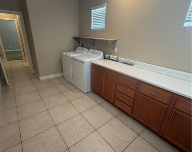 3829 Bella Legato Avenue - Photo Thumbnail 18