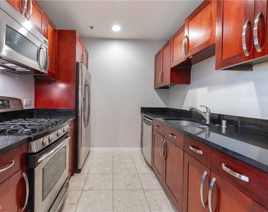 4575 Dean Martin Drive - Photo Thumbnail 7