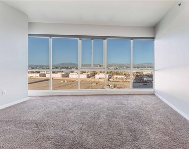4575 Dean Martin Drive - Photo Thumbnail 3
