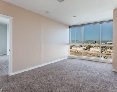 4575 Dean Martin Drive - Photo Thumbnail 14