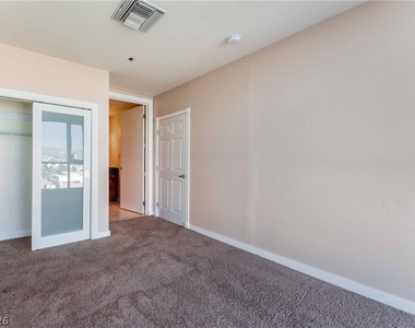 4575 Dean Martin Drive - Photo Thumbnail 15