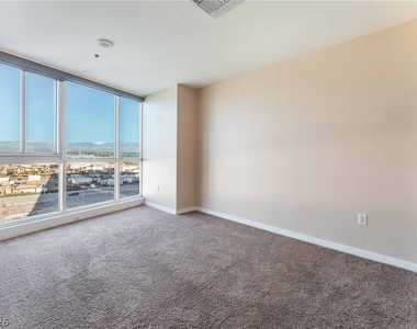 4575 Dean Martin Drive - Photo Thumbnail 13