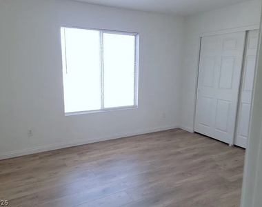 1022 Lone Pine River Avenue - Photo Thumbnail 6