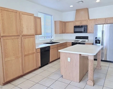 1022 Lone Pine River Avenue - Photo Thumbnail 10