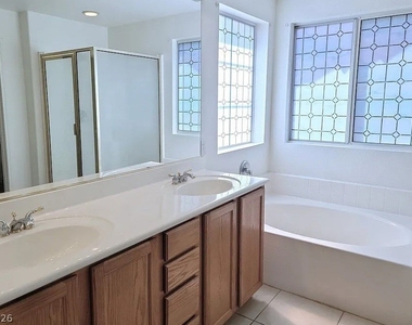 1022 Lone Pine River Avenue - Photo Thumbnail 8