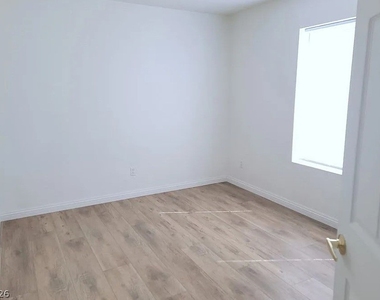 1022 Lone Pine River Avenue - Photo Thumbnail 3