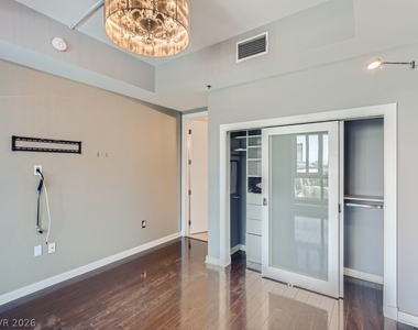 4575 Dean Martin Drive - Photo Thumbnail 14