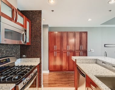 4575 Dean Martin Drive - Photo Thumbnail 12