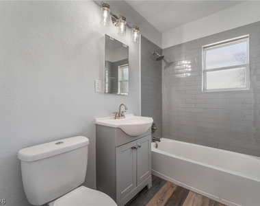 1921 Franklin Avenue - Photo Thumbnail 16
