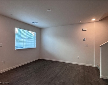 2833 Champagne Gold Avenue - Photo Thumbnail 6