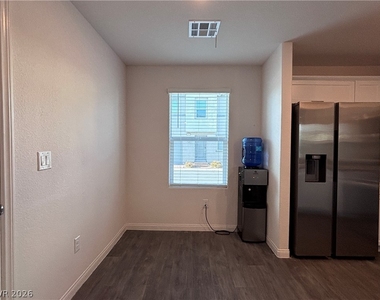 2833 Champagne Gold Avenue - Photo Thumbnail 4