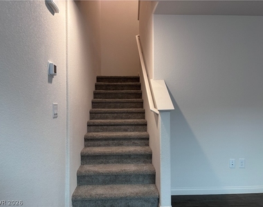 2833 Champagne Gold Avenue - Photo Thumbnail 15