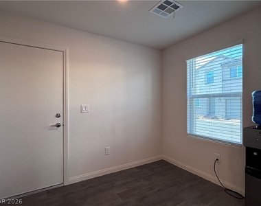 2833 Champagne Gold Avenue - Photo Thumbnail 5