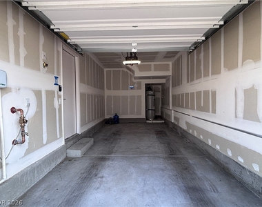 2833 Champagne Gold Avenue - Photo Thumbnail 16