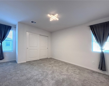 2833 Champagne Gold Avenue - Photo Thumbnail 9