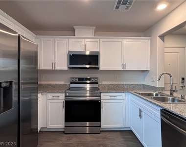 2833 Champagne Gold Avenue - Photo Thumbnail 3