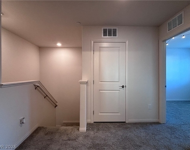 2833 Champagne Gold Avenue - Photo Thumbnail 14
