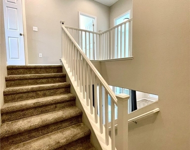 702 Cottonwood Hill Place - Photo Thumbnail 14