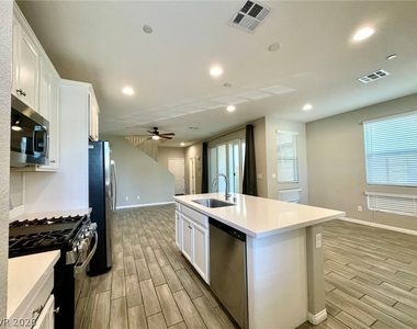 702 Cottonwood Hill Place - Photo Thumbnail 4