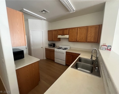 6090 Allred Place - Photo Thumbnail 4
