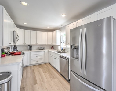 2400 Sherman Place - Photo Thumbnail 10
