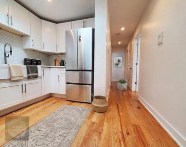 416 Wilson Avenue - Photo Thumbnail 4