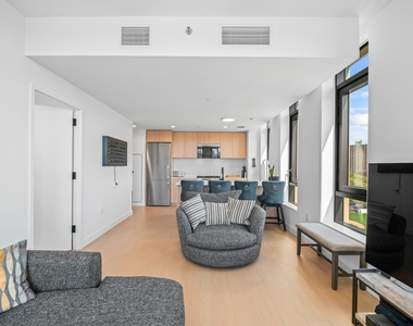 482 Kent Avenue - Photo Thumbnail 5