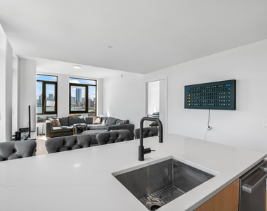 482 Kent Avenue - Photo Thumbnail 3