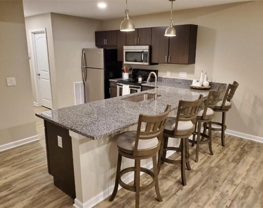 170 Heartwood Ln - Photo Thumbnail 3