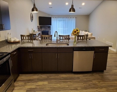 170 Heartwood Ln - Photo Thumbnail 2